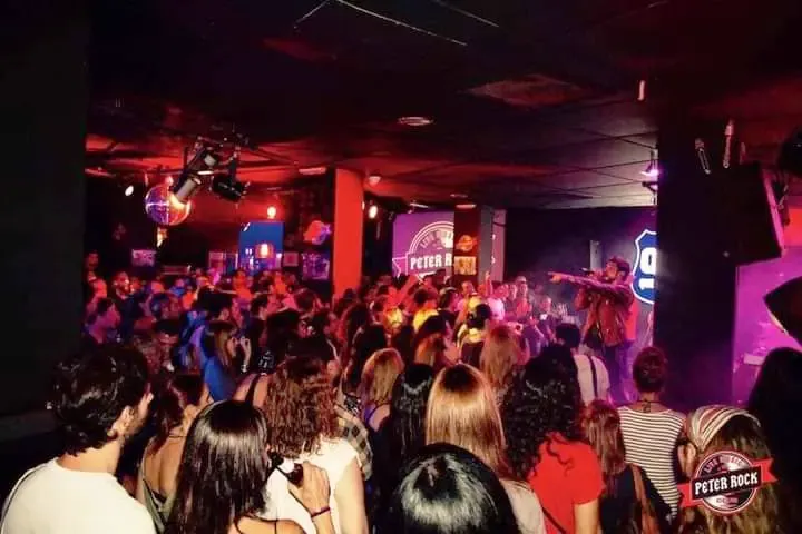 Sala Peter Rock en Directo